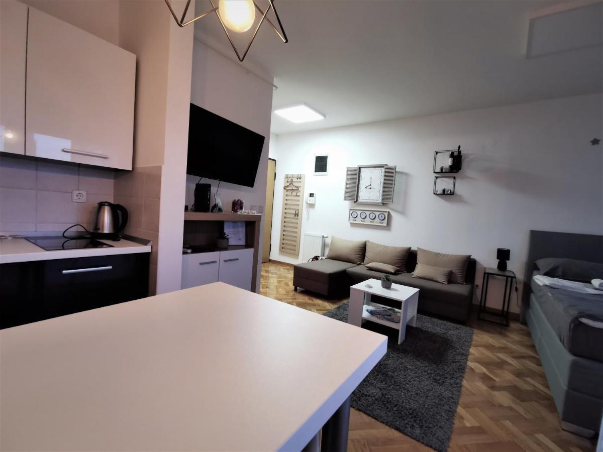 Time Keeper - Self Check In Apartment โอซีเยก ภายนอก รูปภาพ